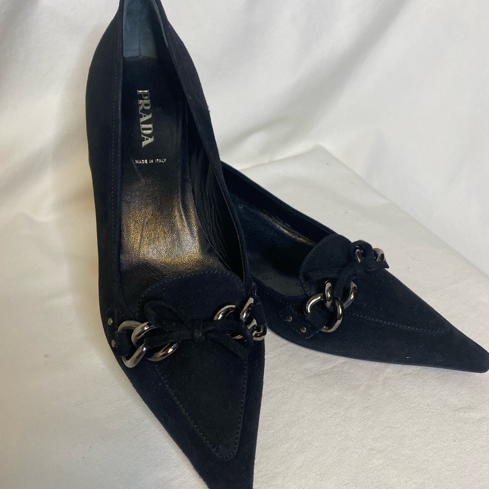 Prada black suede pumps size 9 y2k kitten heel chain classic 2010’s